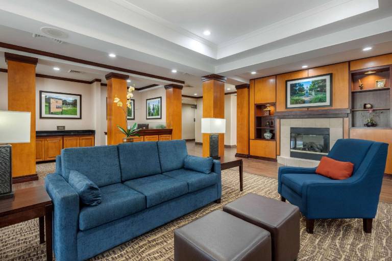 Comfort Inn & Suites — photo 2