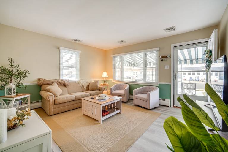 1 Block to Brigantine Beach Breezy Home w Patio