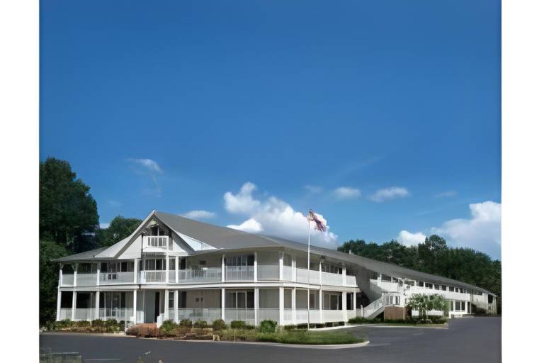 Plantation Oaks Suites & Inn in Millington, TN