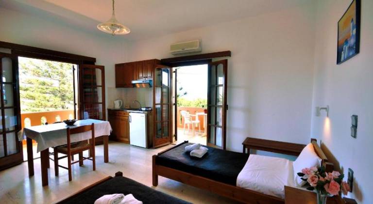 Serviced apartment with terrace & garden — photo 2