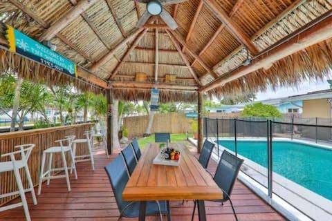 Vacation home with pool in Melrose