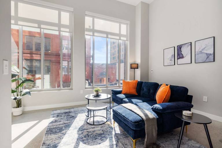 CozySuites Textile 3BR w Gym Rooftop access