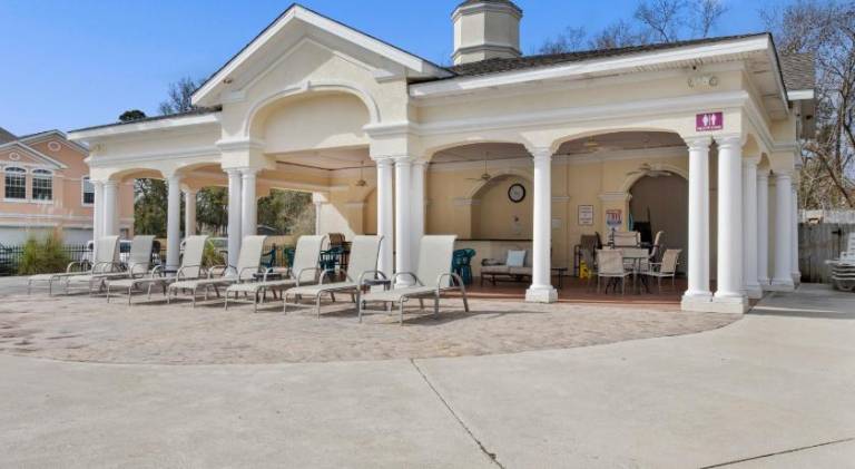 Nice serviced apartment with jacuzzi, yard & pool | Beach nearby | Pets allowed — photo 4