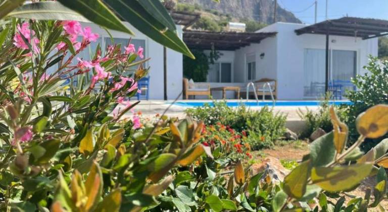 Rental apartment with pool | Pet-friendly in Ierapetra