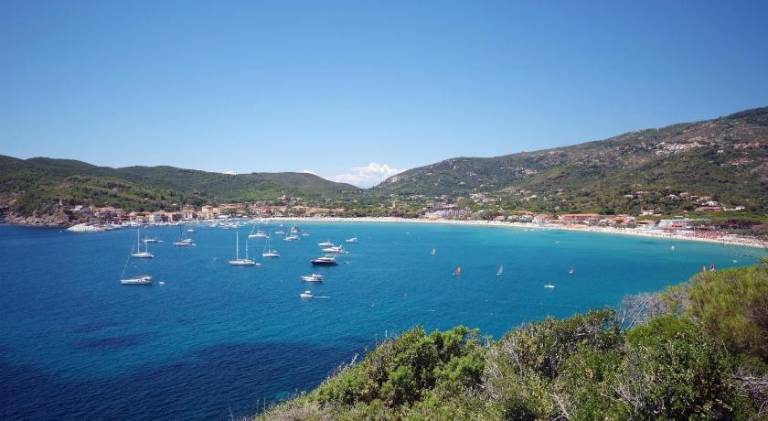 Rental apartment with yard & BBQ in Campo nell'Elba