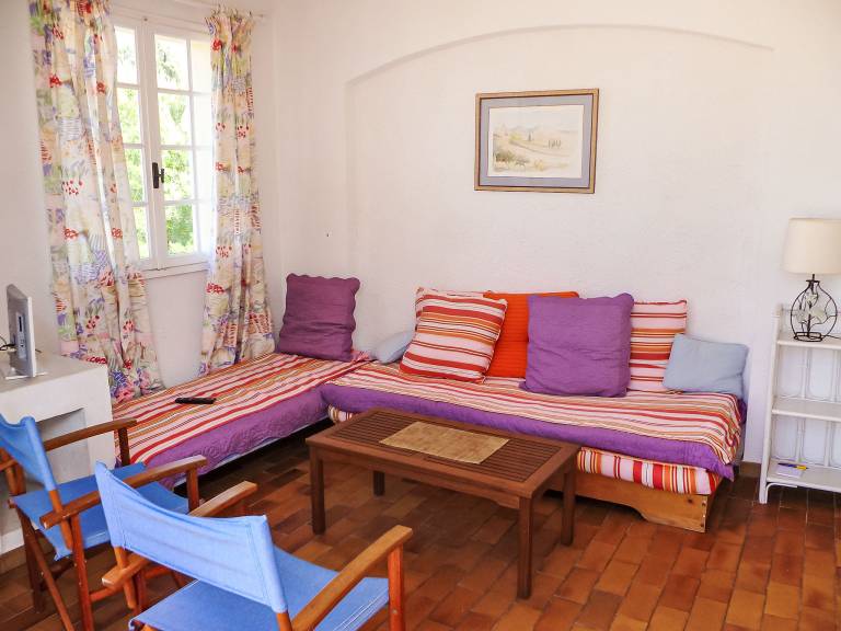 Fully equipped beautiful rental apartment with barbeque & patio | Next to the beach | Pets are welcome — photo 4