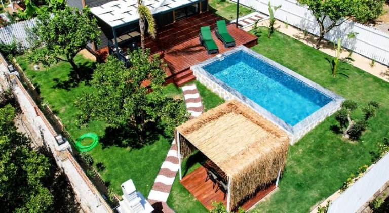 Vacation home with barbecue, garden & private pool — photo 3