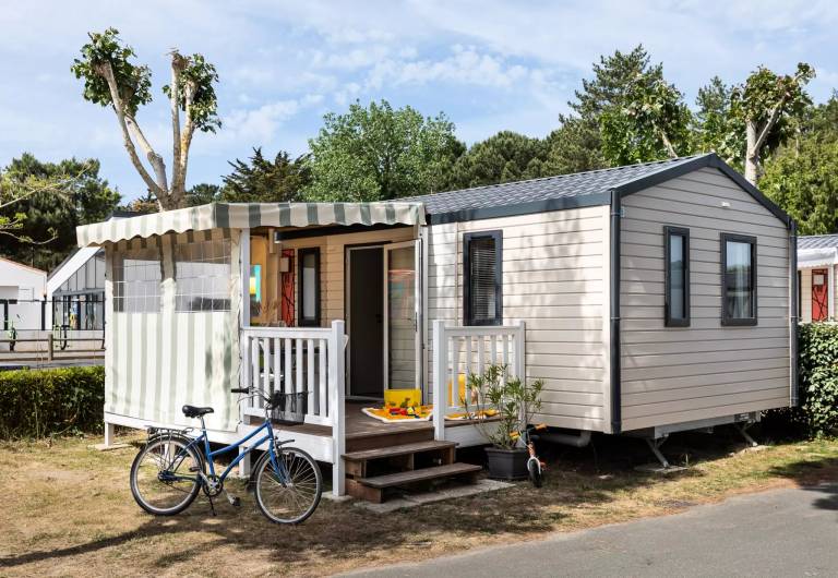 Campsite Domaine des Salins - Mobile home Grand Confort 24m² / 2 bedrooms covered terrace 4 people in Saint-Hilaire-de-Riez