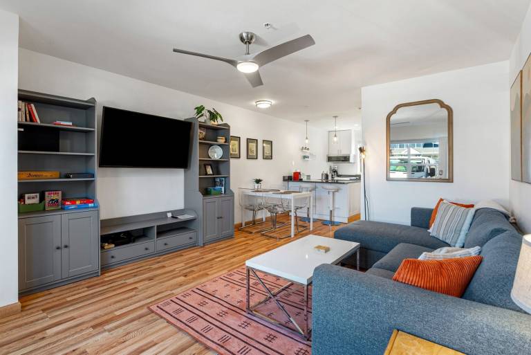 Child-friendly charming condo | Pets are welcome in Hood River, OR