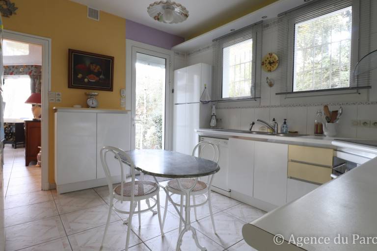 Fully equipped spacious vacation home with yard & patio | Garden view | Beach nearby | Pets are welcome — photo 3