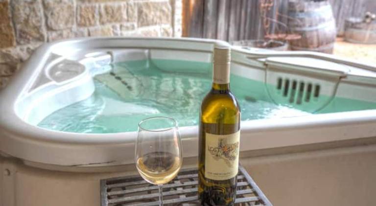 Vacation home with pool | Pet-friendly — photo 5
