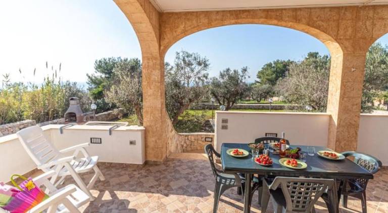 Villa with barbeque, yard & patio — photo 2