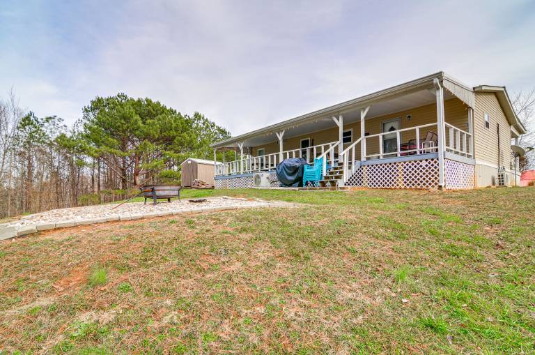 Monticello Home w/ Deck & Fire Pit < 1 Mi to Water — photo 3