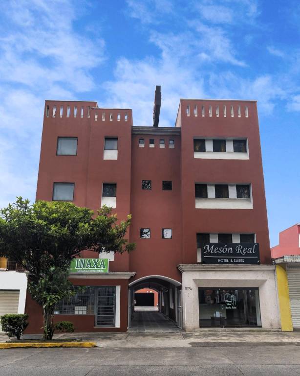 Mesón Real Hotel & Suites