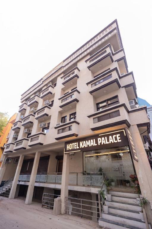 Hotel kamal Palace in Lucknow