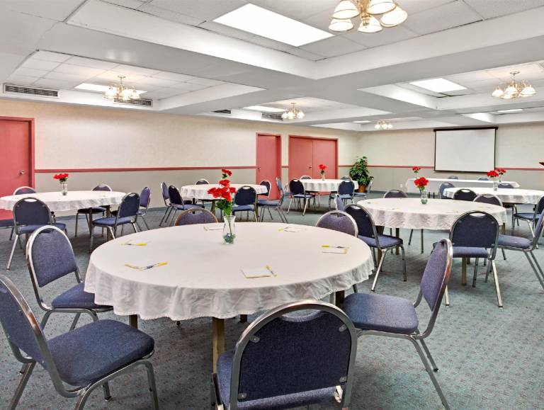 Days Inn by Wyndham Livonia/Canton/Detroit — photo 4