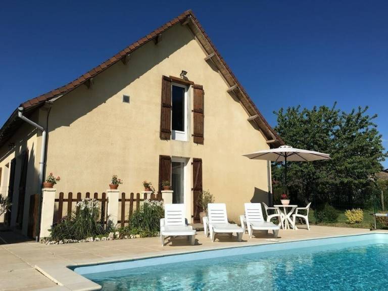 Family-friendly lovely vacation home with private pool, terrace & barbeque | Pool view | Pet-friendly — photo 2