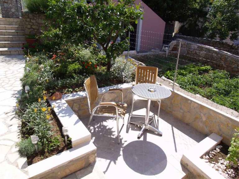 Holiday apartment with terrace — photo 3