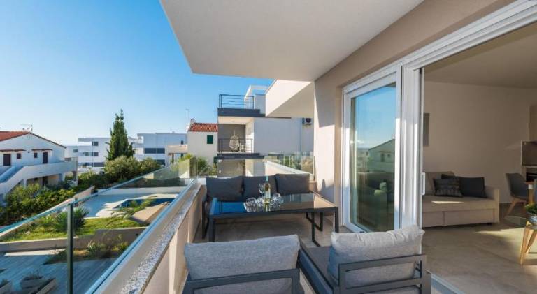 Apartment with pool, grill & terrace — photo 4
