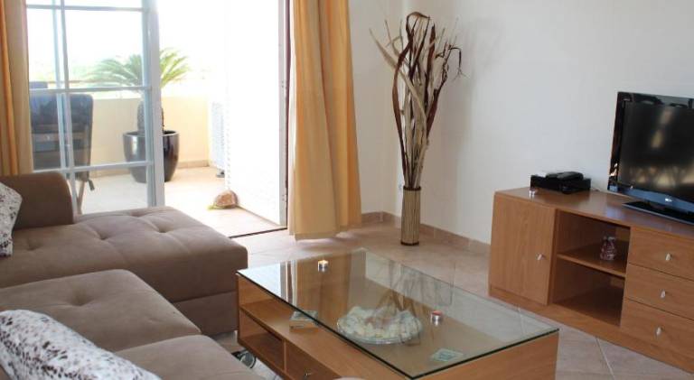 Holiday apartment with terrace & grill — photo 2