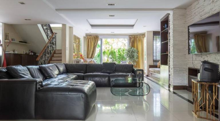 Luxury 4 KingSize BedRooms - Central & Modern Sukhumvit in Koh Lipe