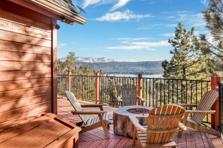 Family-oriented nice cabin with jacuzzi & terrace | Lake view | Pet-friendly — photo 3