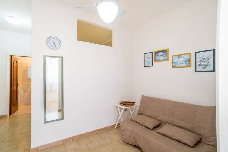 Apartment with yard & terrace — photo 2