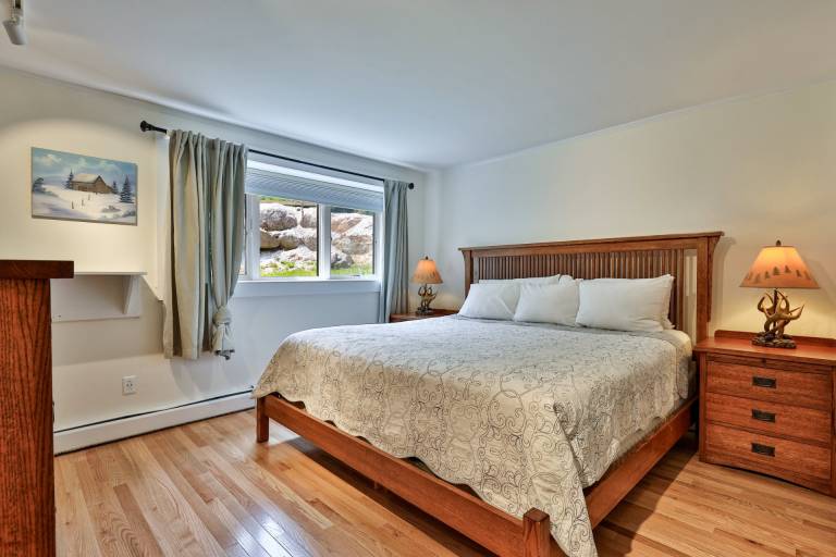 Condo with barbeque, hot tub & sauna | Mountain view — photo 5