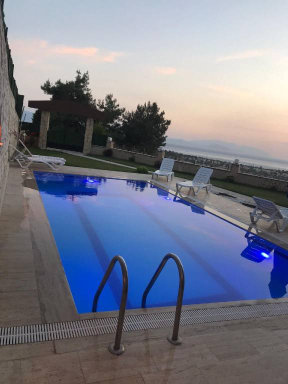 Rental apartment with barbeque & pool | Perfect for remote work — photo 2