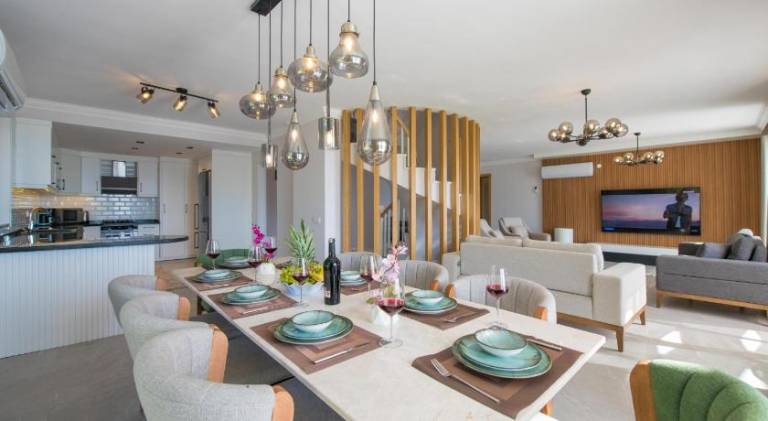 BEACHFRONT WHITE VILLA WITH PRIVATE SWIMMING POOL — photo 4