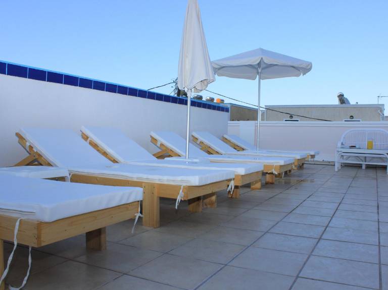 Serviced apartment with terrace, garden & pool | Close to the beach | Suitable for remote work | Dogs allowed — photo 5