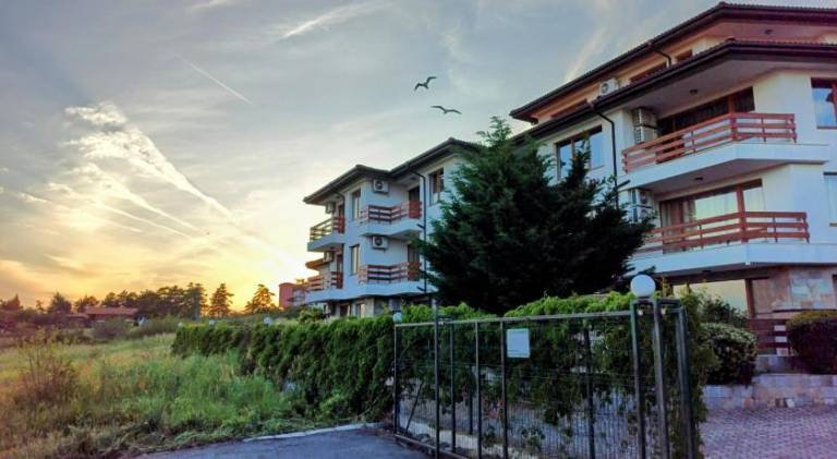Holiday apartment with private pool, yard & patio | Perfect for remote work in Sveti Vlas