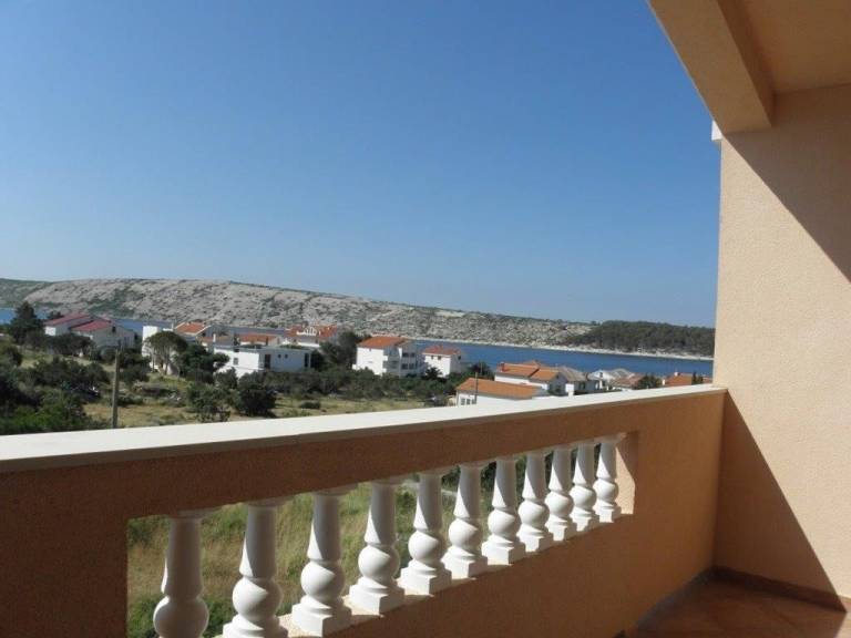 Beautiful rental apartment with patio, barbecue & yard | Sea view | Pets are welcome in Rab