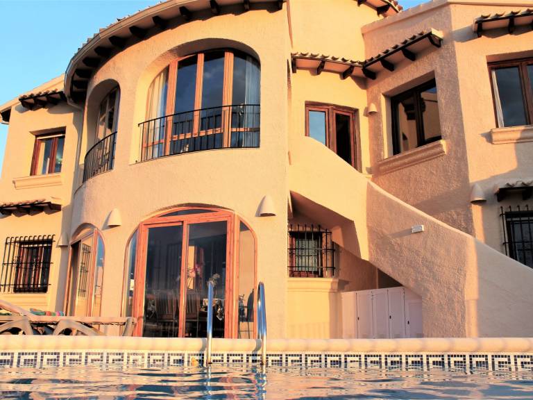 Family-friendly house with barbecue, private pool & garden | Mountain view | Dogs allowed — photo 3