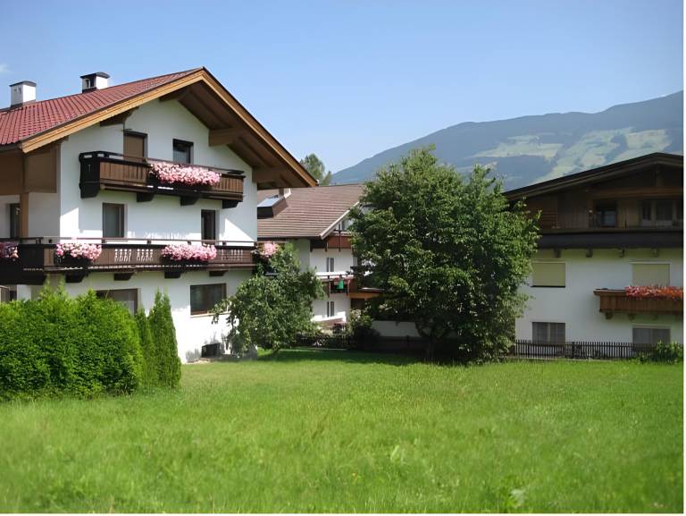 Apartment with garden & patio | Suitable for remote work in Uderns