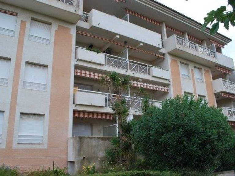 Le Lavandou: Cozy 1-bedroom near beach, terrace, sleeps 4 — photo 2
