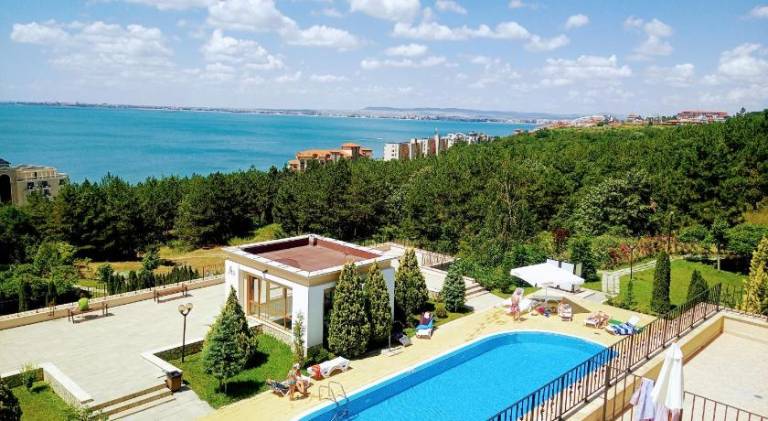Holiday apartment with pool — photo 2