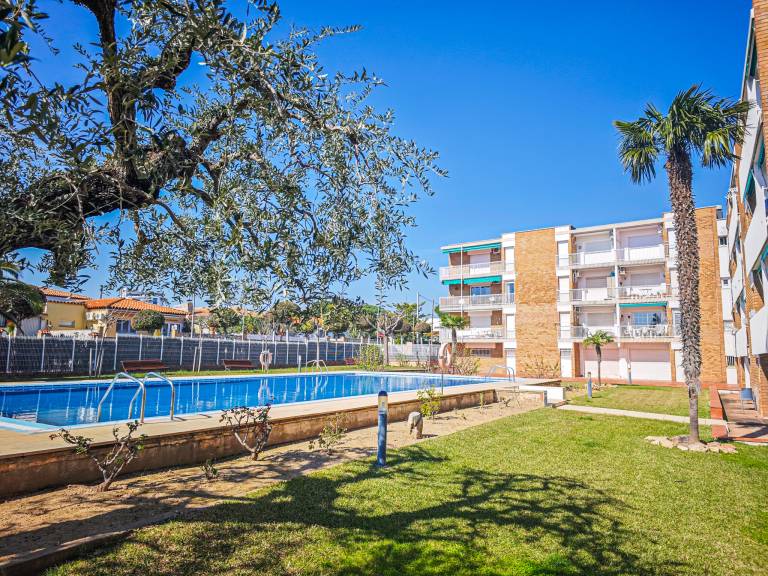 Apartment with pool in Cambrils