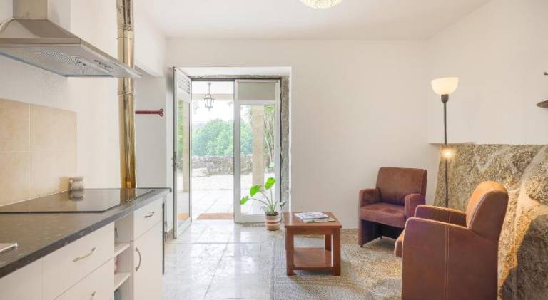Apartment with pool — photo 2