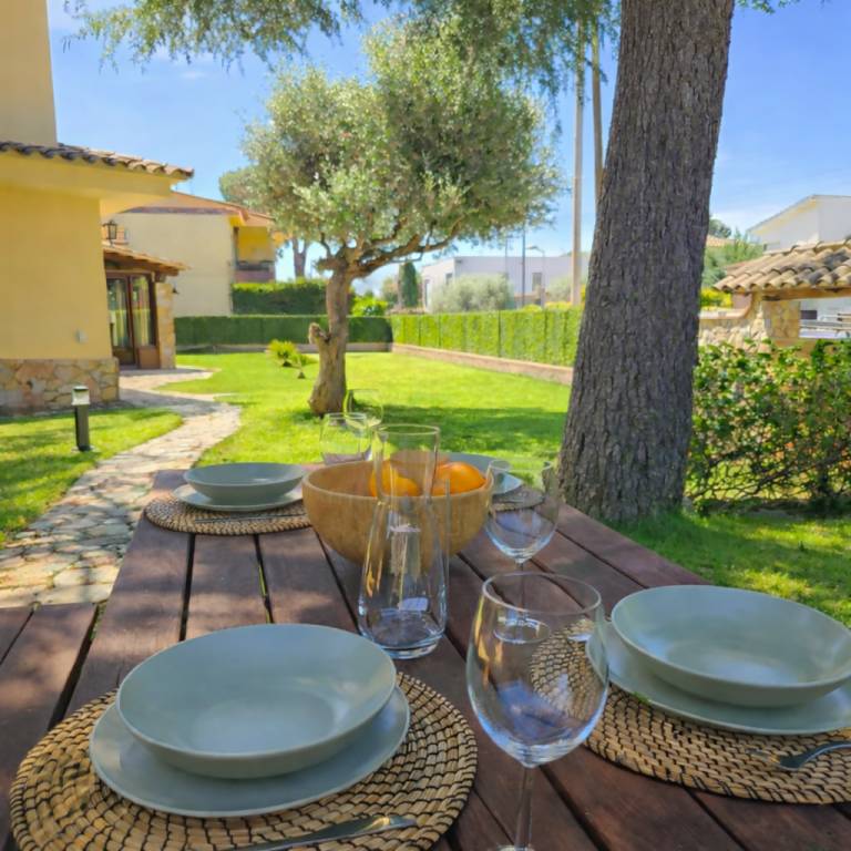 Lovely vacation home with barbeque, patio & garden | Beach view | Good for workation | Pets are welcome — photo 2