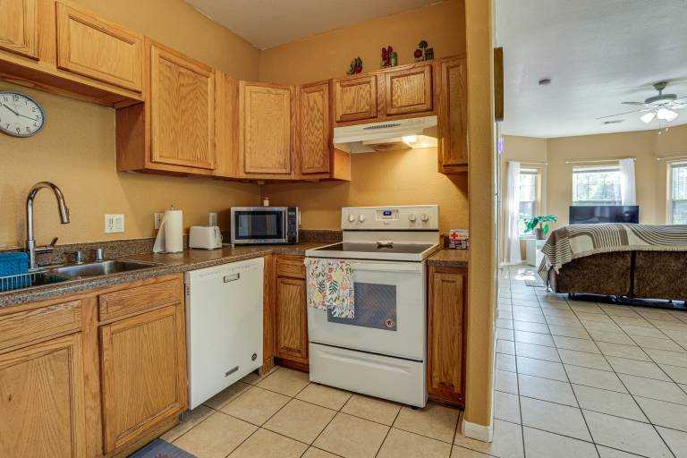 11 Mi to Dtwn Houston: Pet-Friendly Home w/ Yard! — photo 4