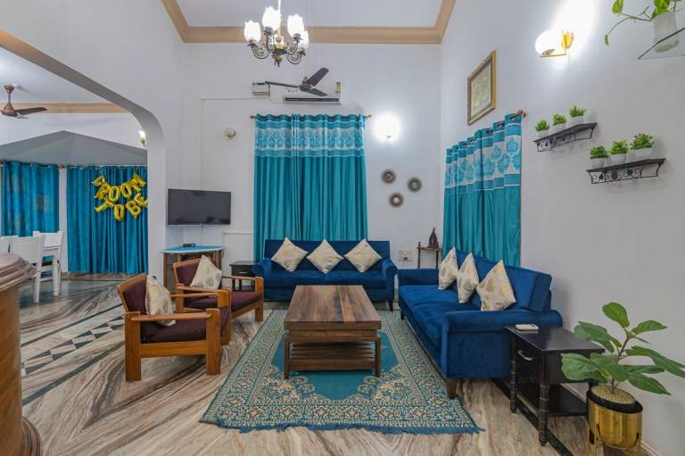 Beautiful villa with pool & yard | Pets are welcome — photo 3