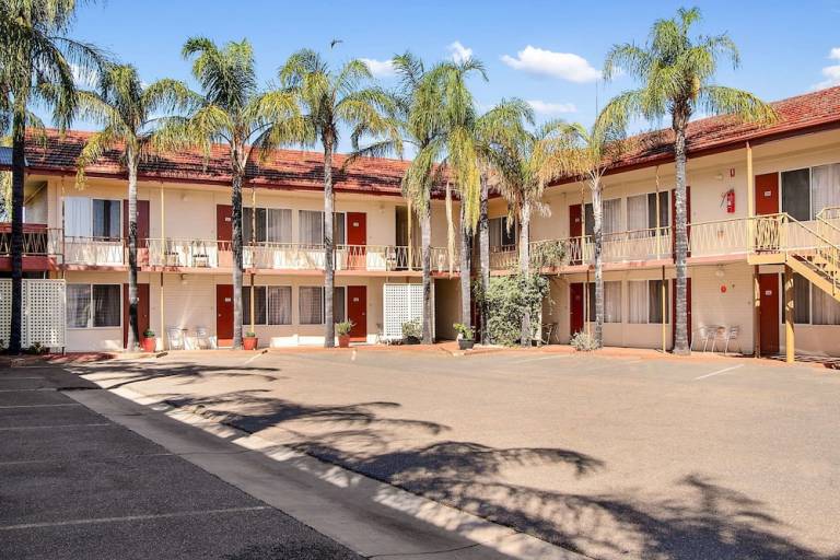 Motel  Griffith