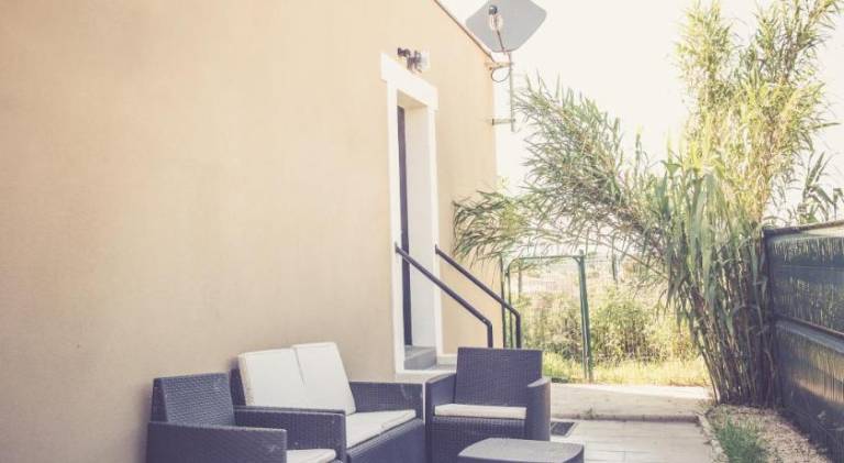 Serviced apartment with terrace & yard — photo 4