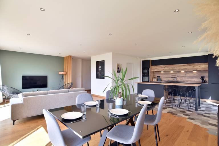 Family-friendly charming vacation home with barbeque & yard | Pets allowed — photo 2