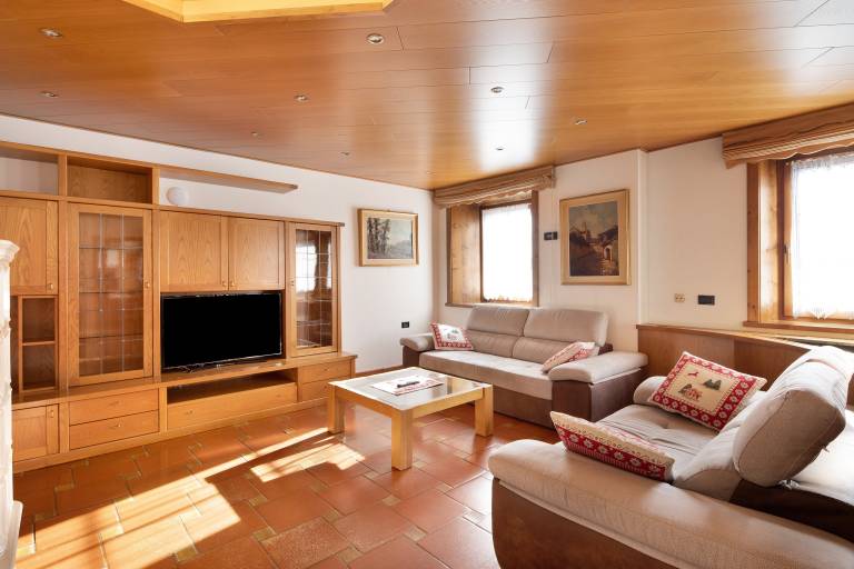 Apartment "Chalet Gaste Big Family" with Mountain View and Wi-Fi in Livigno