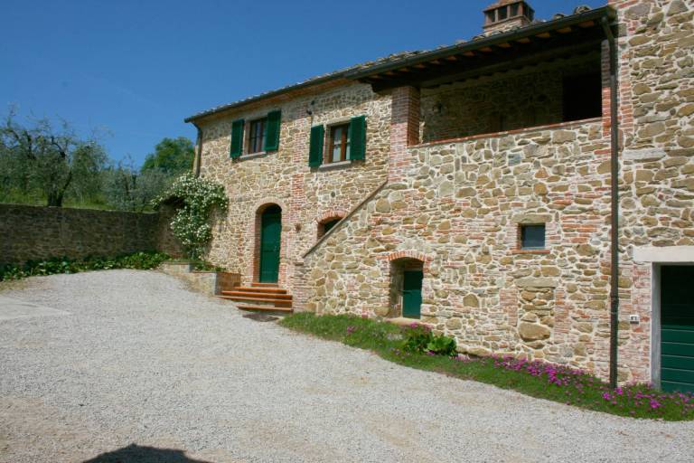 San Lorenzo is a comfortable villa with a good balance between modern comforts and the authentic sty — photo 4