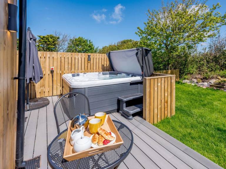 Fully equipped lodge with garden & jacuzzi | Dogs allowed in Ilfracombe