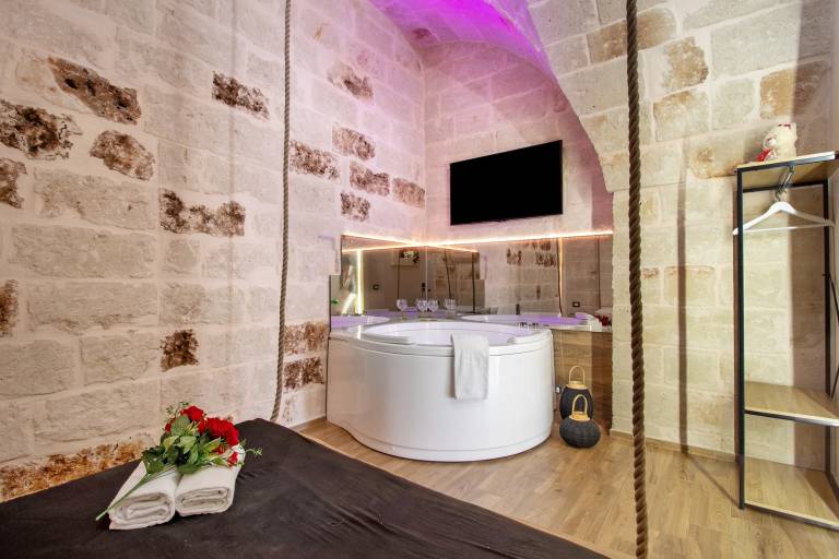 Children-friendly apartment with fast internet, jacuzzi & private pool | Pets are welcome — photo 3
