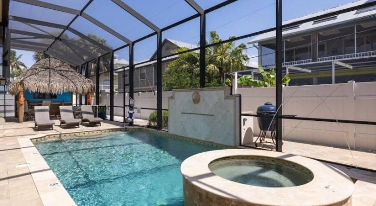 Apartment with pool in Fort Myers Beach, FL
